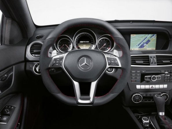 Das Cockpit der M-Klasse Coupé C 63 AMG Black Series