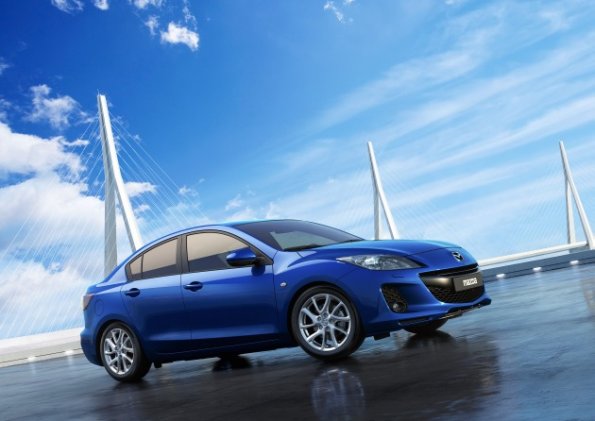 Front- und Seitenpartie des Mazda 3