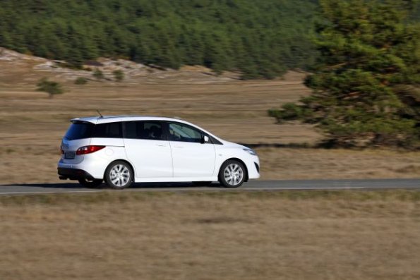 Die Seitenansicht des Mazda 5