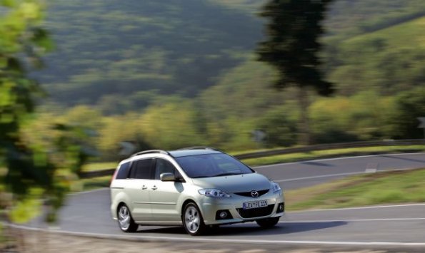 Eine Fahraufnahme des Mazda5