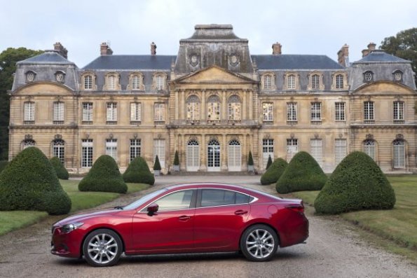 Der Mazda 6 in einer Außenaufnahme