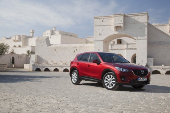 Die Front- und Seitenansicht des Mazda CX-5