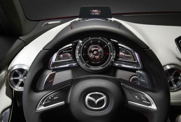 Das Cockpit des Mazda Hazumi