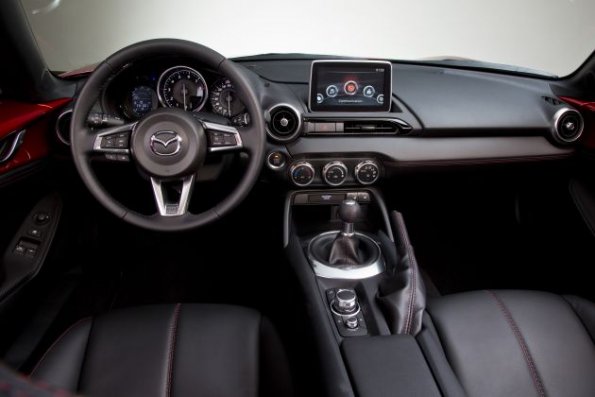 Cockpit und Armaturen im Mazda MX-5