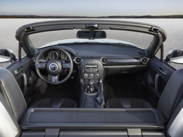 Die Armaturen im Mazda MX5