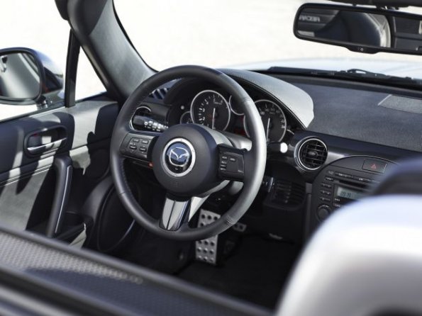 Das Cockpit im Mazda MX5