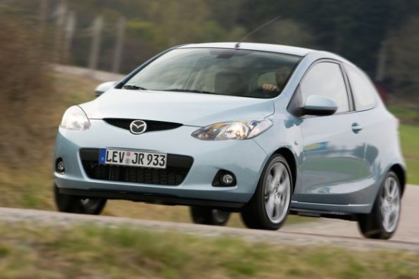 Front- und Seitenansicht des Mazda2