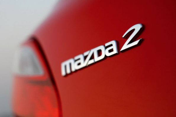 Das Logo des Mazda2