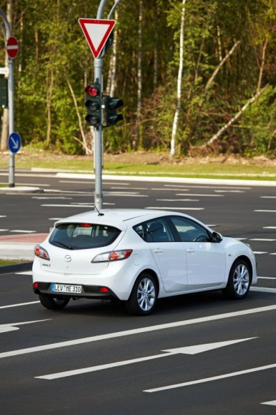 Eine Fahraufnahme des Mazda3 Active