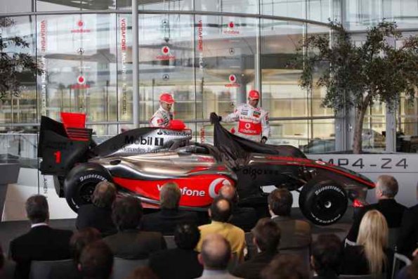 Die Enthüllungszeremonie des McLaren-Mercedes MP4-24