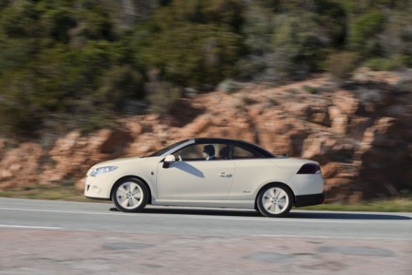 Das Profil des Megane Coupé Cabriolet Floride mit geschlossenem Verdeck