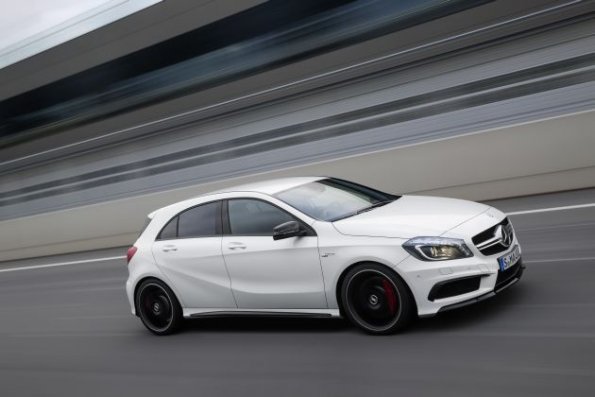 Die Front- und Seitenansicht des Mercedes-Benz A 45 AMG (W 176) 2012