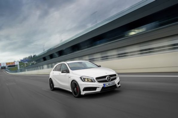 Fahraufnahme mit dem Mercedes-Benz A 45 AMG (W 176) 2012