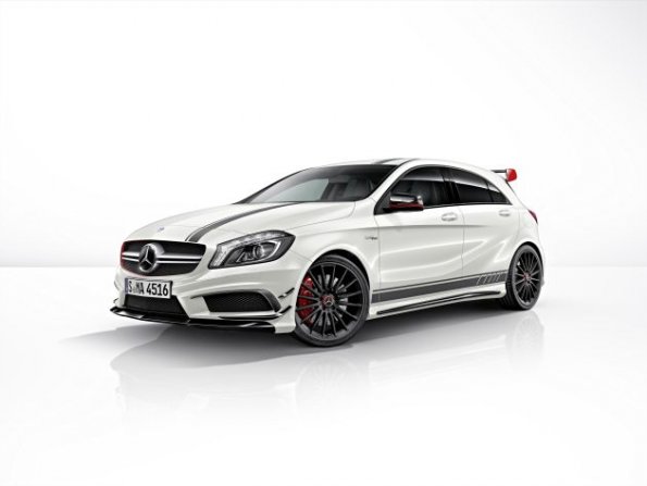 Front- und Seitenpartie des Mercedes-Benz  A 45 AMG Edition 1 (W 176) Lack: zirrusweiß, 2013