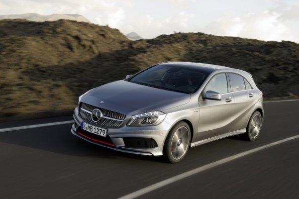 Front- und Seitenansicht der Mercedes-Benz A-Klasse