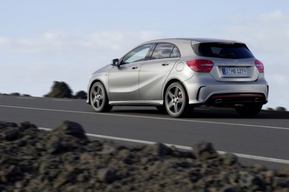 Heck- und Seitenansicht der neuen Mercedes-Benz A-Klasse