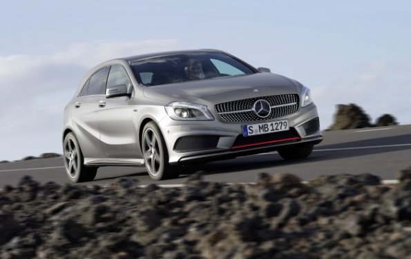 Front- und Seitenansicht der neuen Mercedes-Benz A-Klasse sehen sehr viel dynamischer aus