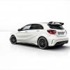 <p>Mercedes-Benz A 45 AMG (W 176) Lack: zirrusweiß, AMG Aerodynamikpaket Exterieur, AMG Carbonpaket Exterieur, 2013</p>