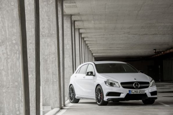 Die Frontpartie des Mercedes Benz A 45 AMG (W 176) 2012