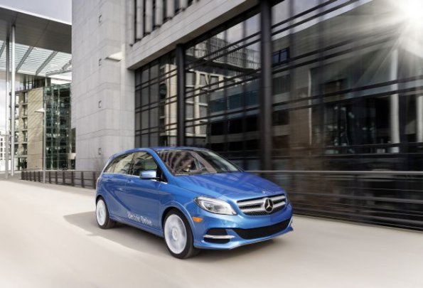 Die Fahrzeugfront der Mercedes Benz B-Klasse Electric Drive, (W 242), 2013