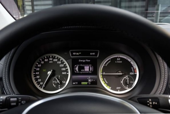 Die Instrumente in der Mercedes Benz B-Klasse Electric Drive, (W 242), 2013