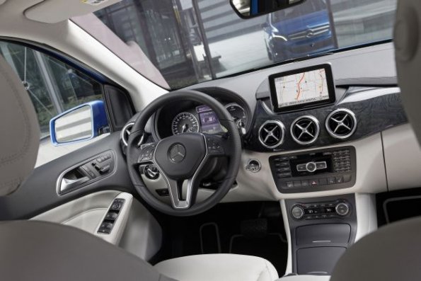 ´Das Cockpit in der Mercedes Benz B-Klasse Electric Drive, (W 242), 2013