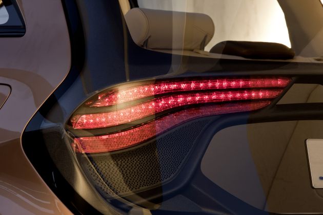 Mercedes Benz BlueZERO E-Cell PLUS:
BlueZero E-Cell Plus