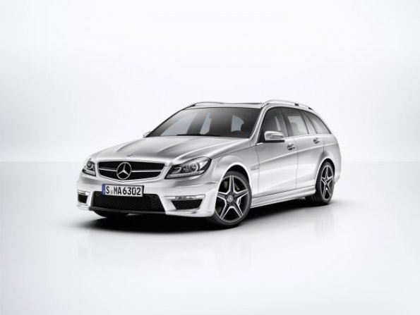 Front- und Seitenansicht des Mercedes-Benz C 63 AMG (W 204) 2010