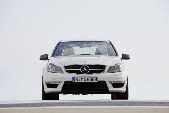 Die Fahrzeugfront des Mercedes-Benz C 63 AMG (W 204) 2010