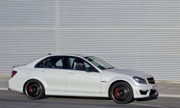 Der Mercedes-Benz C 63 AMG (W 204) 2010 in der Seitenansicht 