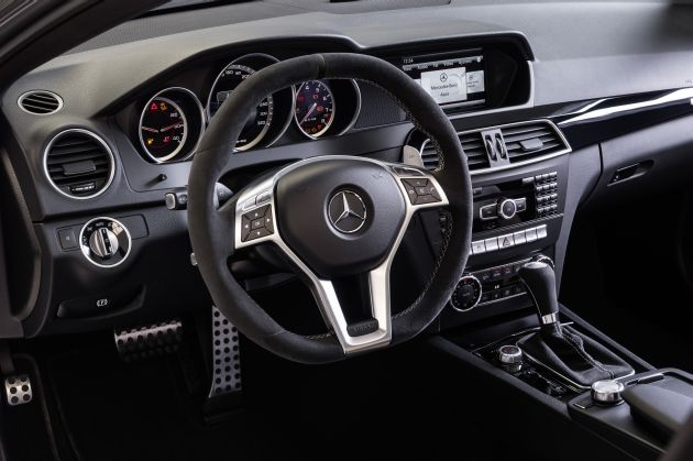 Mercedes-Benz C63 AMG:
Mercedes-Benz C63 AMG