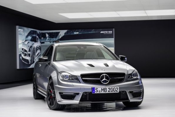 Die Frontpartie am C 63 AMG Edition 507 (C 204) Lack: designo magno platin, Aussatttung: designo Leder porzellan, 2013