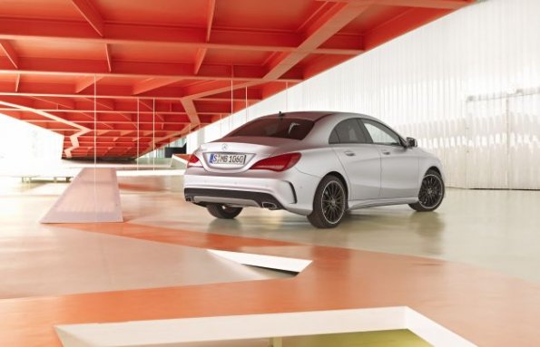 Die Heckpartie des Mercedes-Benz CLA 250 Edition 1, (C117), 2012, Lack:Polarsilber MAGNO, Ausstattung: Leder Microfaser Dynamica schwarz NEON ART