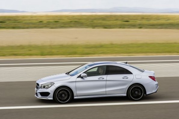 Das Profil des Mercedes-Benz CLA 250 Edition 1, (C117), 2012, Lack:Polarsilber MAGNO, Ausstattung: Leder Microfaser Dynamica schwarz NEON ART