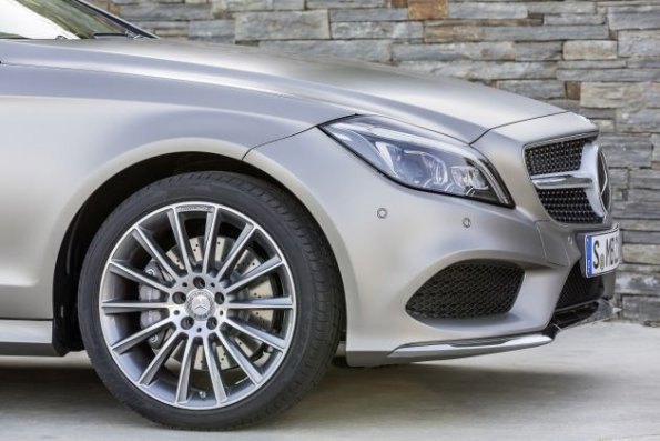 Detailansicht des Mercedes-Benz  CLS 400 Shooting Brake (X 218) 2014; Exterieur: Sport Paket AMG, designo manganitgrau magno; Interieur: design Leder Exklusiv Semianilin sattelbraun/seidenbeige