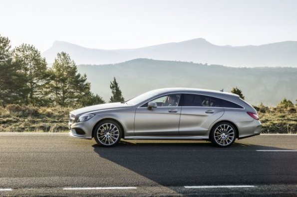 Die Seitenansicht des CLS 400 Shooting Brake (X 218) 2014; Exterieur: Sport Paket AMG, designo manganitgrau magno; Interieur: design Leder Exklusiv Semianilin sattelbraun/seidenbeige