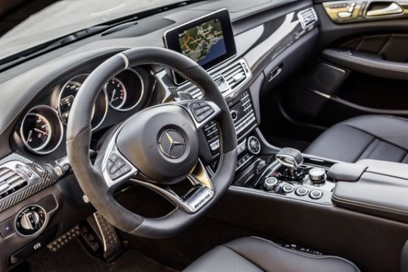 Das Cockpit im Mercedes-Benz CLS Shooting Brake 