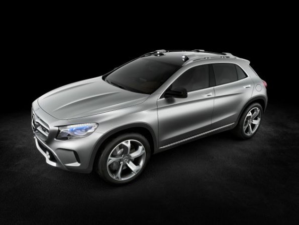 Front- und Seitenpartie am Mercedes-Benz GLA Showcar Studio; 2013