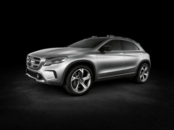 Front- und Seitenansicht des Mercedes-Benz GLA Showcar Studio; 2013