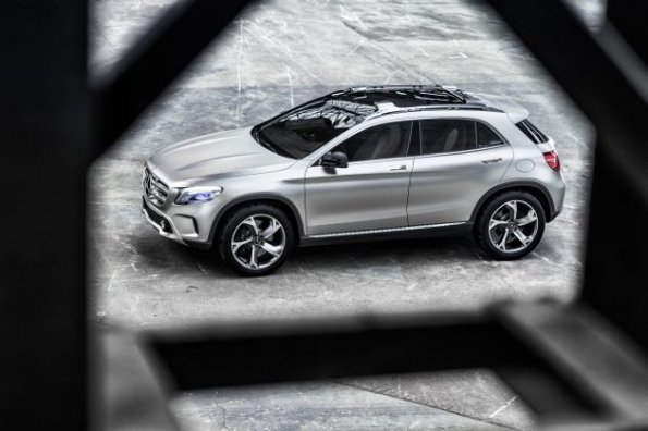 Ein Blick von schräg oben auf das Mercedes-Benz GLA Showcar; 2013