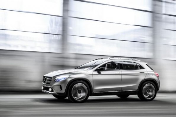 Die Seitenpartie des Mercedes-Benz GLA Showcar; 2013