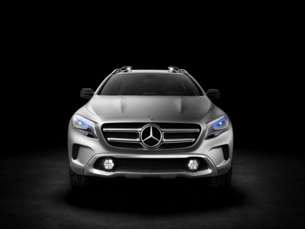 Die Frontpartie des Mercedes-Benz GLA Showcar Studio; 2013