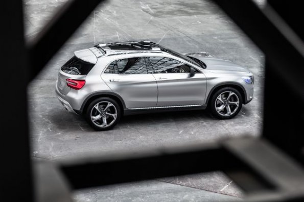 Die Seitenpartie des Mercedes-Benz GLA Showcar; 2013