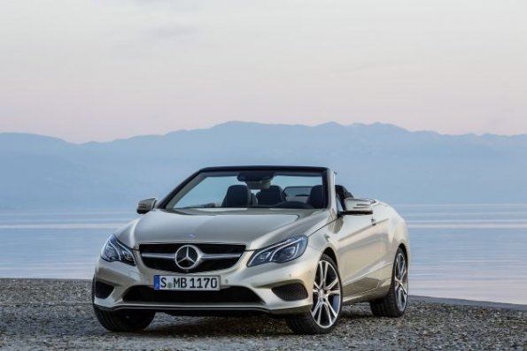 Mercedes-Benz E 350 BLUETEC Cabriolet mit Sportpaket, (A 207), 2012, Lack: aragonitsilber metallic, Ausstattung: Leder tiefseeblau/seidenbeige