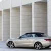 <p>Die Heck- und Seitenpartie des Mercedes-Benz E 350 BLUETEC Cabriolet mit Sportpaket, (A 207), 2012, Lack: aragonitsilber metallic, Ausstattung: Leder tiefseeblau/seidenbeige</p>