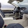 <p>Ein Blick auf die erste Sitzreihe im Mercedes-Benz E 350 BLUETEC Cabriolet mit Sportpaket, (A 207), 2012, Lack: aragonitsilber metallic, Ausstattung: Leder tiefseeblau/seidenbeige</p>