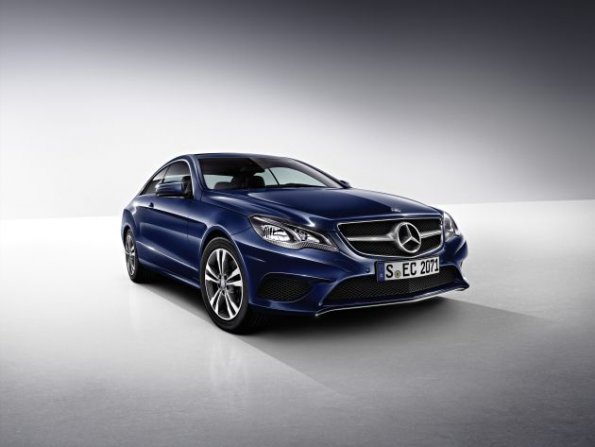 Die Frontpartie an der Mercedes-Benz E-Klasse Coupé, E 500, (C 207), 2013