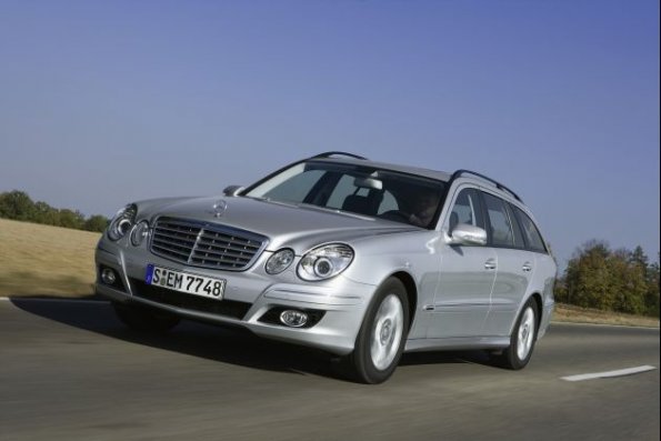 Der E 350 CGI Modell T von Mercedes unterwegs