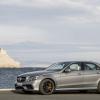 <p>Front- und Seitenansicht des Mercedes-Benz E 63 AMG (W 212) Facelift 2013, Lack: Palladiumsilber, Ausstattung: Schwarz-Weiß</p>