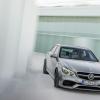 <p>Die Frontpartie am Mercedes-Benz E 63 AMG (W 212) Facelift 2013, Lack: Palladiumsilber, Ausstattung: Schwarz-Weiß</p>